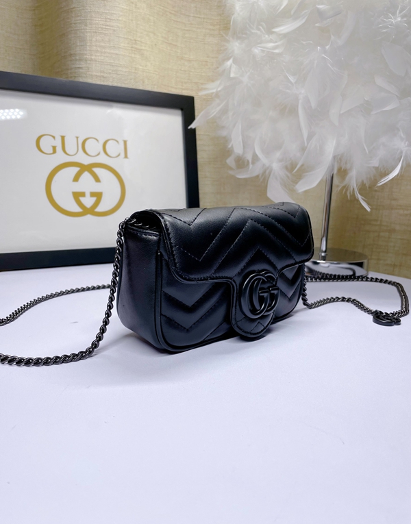 激安グッチバッグコピー背面デザイン